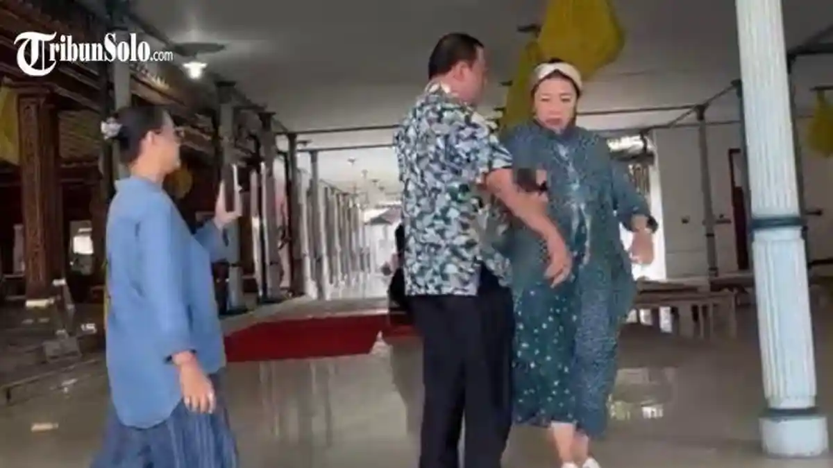 Tense verbal dispute at the historic Keraton Solo palace grounds in Indonesia