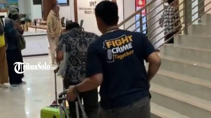 KPK Reportedly Conducts Sting Operation on Solo Raya Official