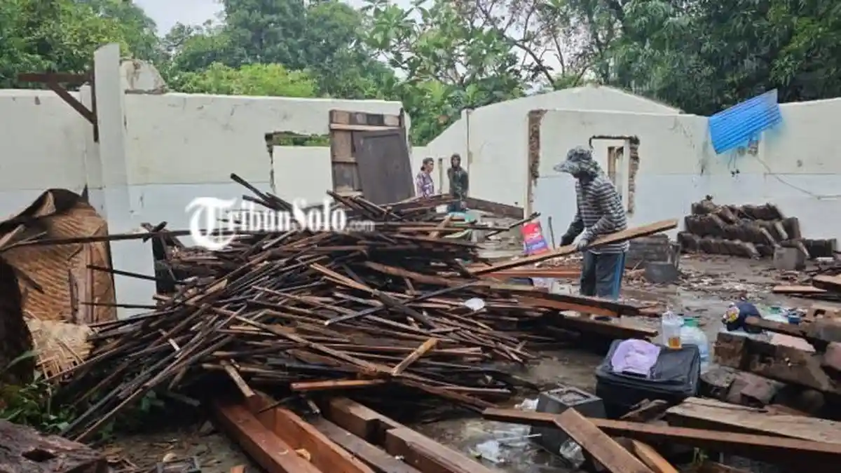 The historic Ndalem Padmosusastro heritage site in Solo faces legal disputes over its destruction