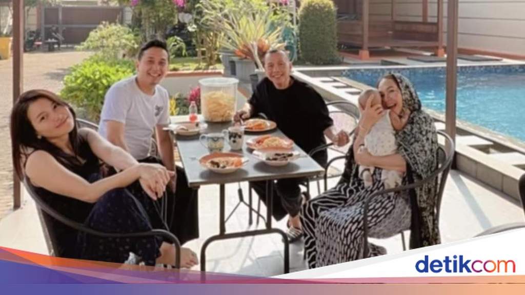Indonesian singer Ayu Ting Ting smiling during a pool vacation