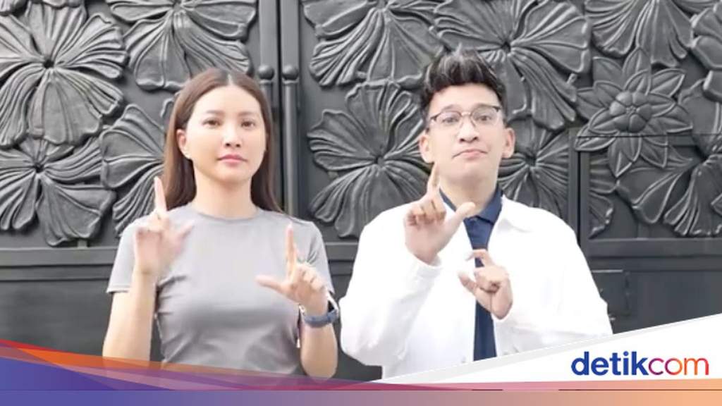 Sarwendah and Ruben Onsu during a public appearance together.