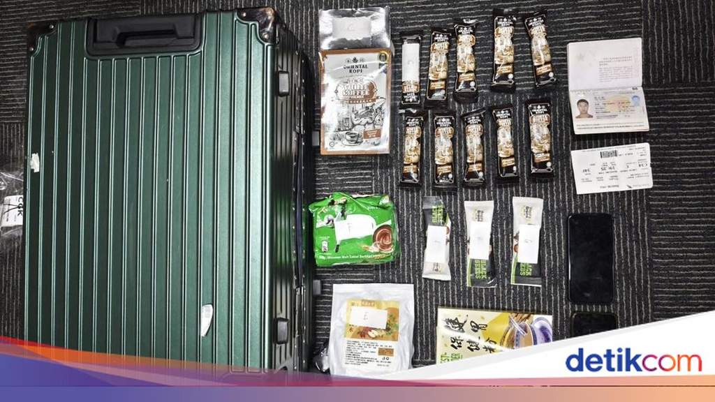 Indonesian police display seized psychotropic drugs smuggled by Chinese nationals at the airport.