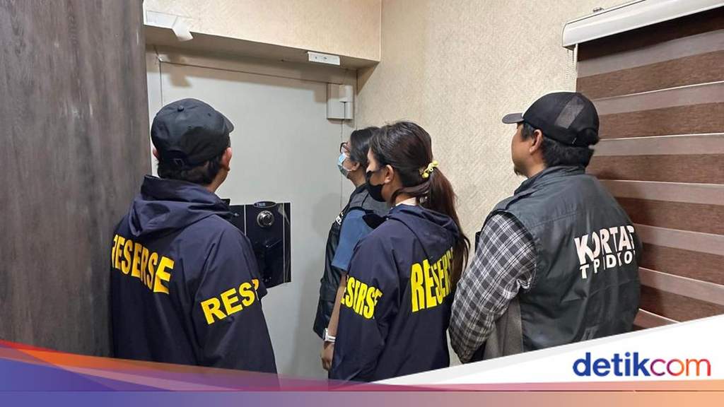 Police officers conduct a search and seize evidence at Cafe de'Clan Signature in Jakarta