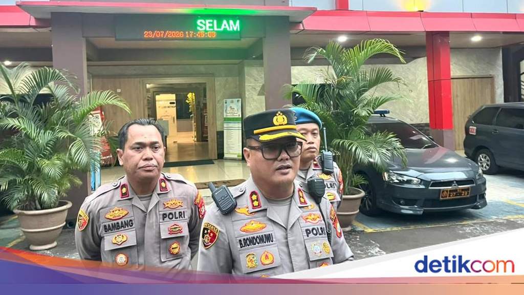 Police address the media regarding an altercation involving a Toyota Alphard driver and security guard