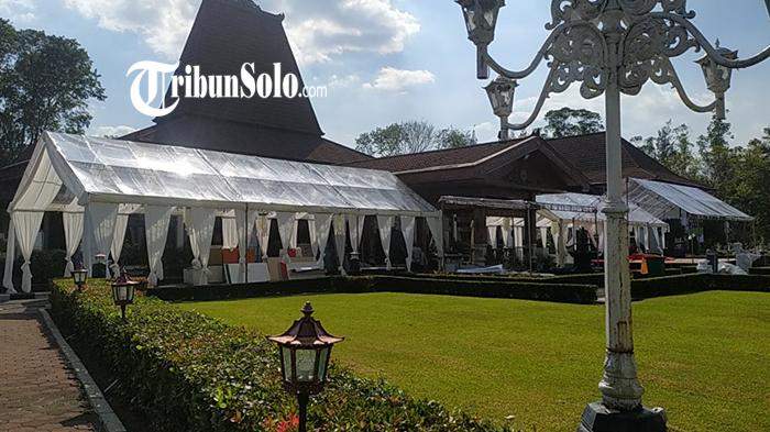 Cultural performance at the Solo International Art Camp venue in Central Java